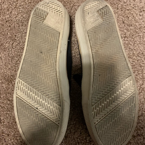 Tom’s black womens size 7 slides. - Picture 3 of 3